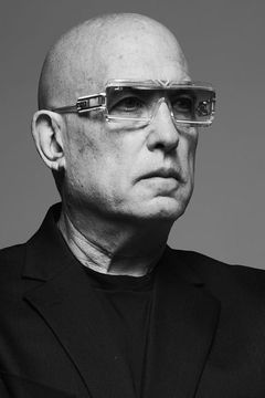 Mike Garson interpreta Self (archive footage)