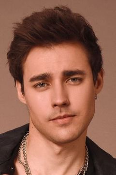 Jorge Blanco interpreta León Vargas / León