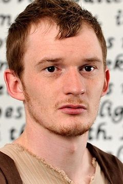 Brad Morrison interpreta DC Nick Nicholl