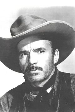 Ethan Laidlaw interpreta Gunman (uncredited)