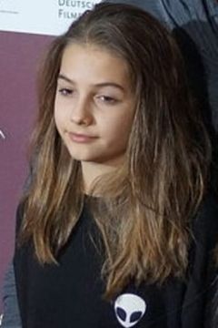 Lilly Liefers interpreta Chloe Walker