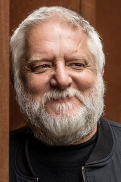 Simon Russell Beale interpreta Sir Edward