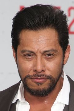 Sam Medina interpreta Chinese Thug (uncredited)