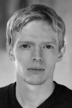 Hugh Mitchell interpreta Boy Nicholas Nickleby