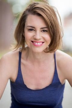 Ruby Wendell interpreta Ruby the Waitress