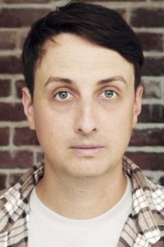 Ryan Beil interpreta Pepper Waiter