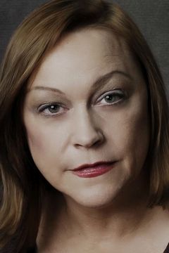 Cathy Haase interpreta Girl Bartender