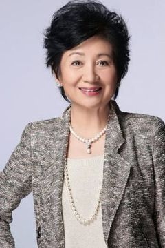 Pau Hei-Ching interpreta Mother He Yin