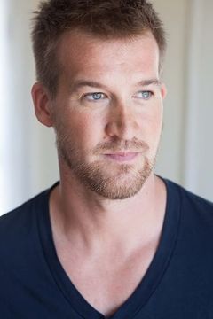 Kenneth Mitchell interpreta Alan