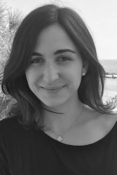 Stéphanie Doncker interpreta Journaliste 2 boutique YSL