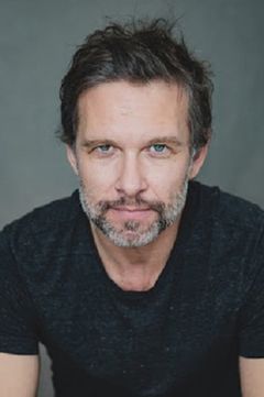 Yann Sundberg interpreta Flag