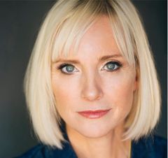 Amandah Reyne interpreta Lili