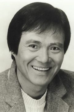 Johnny Yune interpreta Talk Show Host