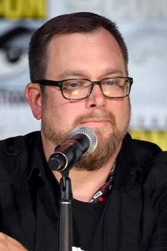 Derek Hoffman interpreta Carl - EMT