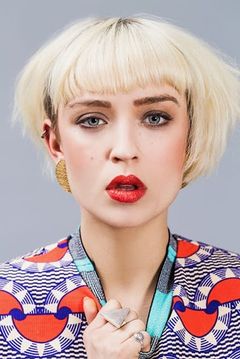 Caro Cult interpreta Aura Schlonz