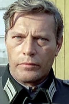 Helmuth Schneider interpreta (uncredited)