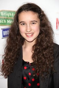 Gracie Lawrence interpreta Lucy Granger (as Gracie Bea Lawrence)