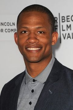 Calvin Dutton interpreta Sean
