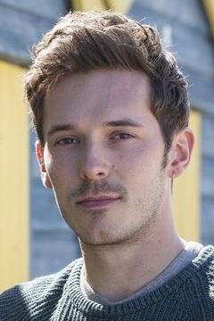 Sam Palladio interpreta Roland (voice)