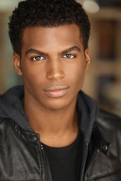 Aaron Olatunjie interpreta Reed Student