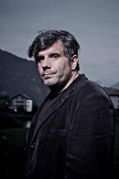 Bruno Cathomas interpreta Fosco Cariddi, Kommissariatsleiter