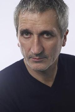 Jean-Charles Dumay interpreta Antoine