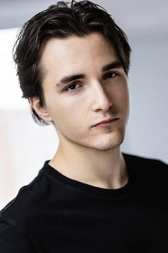 Ryan David Younes interpreta Max Buddy