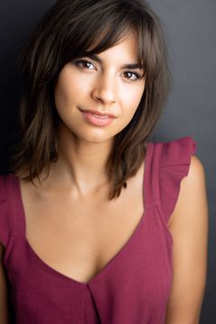 Sarah Wisser interpreta Lila