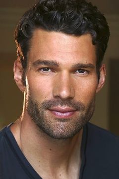 Aaron O'Connell interpreta Donovan Goodwin