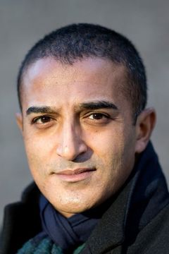 Adil Ray interpreta Mandeep Singh