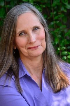 Stephanie Astalos-Jones interpreta Woman at Laundry