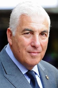 Mitch Winehouse interpreta Self