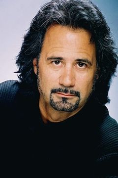 Tony Ciccone interpreta Mr. Lopez
