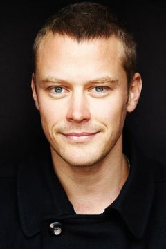 Michael Dorman interpreta Tom Griffin