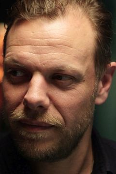 Johan Olsen interpreta Michael (voice)