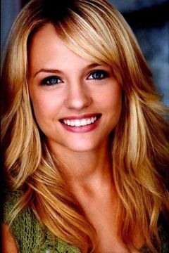Madison Riley interpreta Jasmine Hilliard