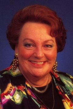 Sonya Hedenbratt interpreta Aunt Emma