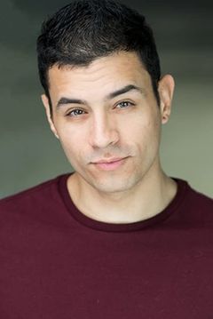 Javier Villamil interpreta Switchblade's Sidekick