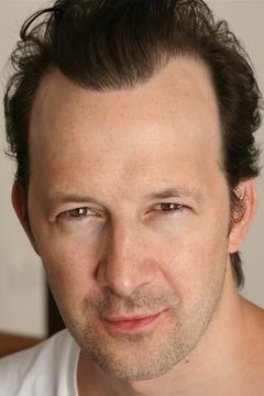 Quentin Baillot interpreta Louis Pincé