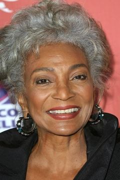 Nichelle Nichols interpreta Cmdr. Uhura