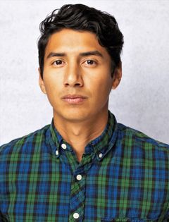 Miguel Angel Arreguin interpreta Gas Station Attendant