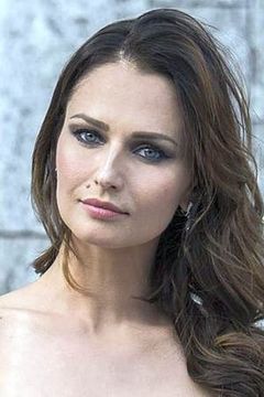Anna Safroncik interpreta Aurora Taviani