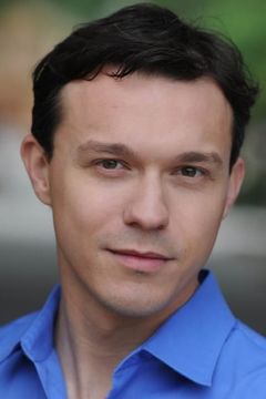 Jason Bradley interpreta Aide