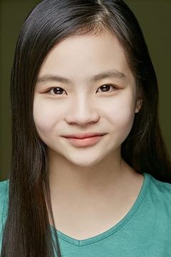 Emma Hong interpreta Foster Sibling #3