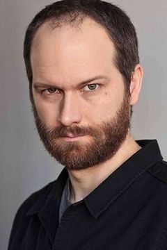 Erik Jensen interpreta Derek
