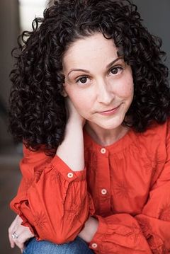 Senta Moses interpreta Tracy McCallister