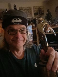 Douglas Haase interpreta Party Member (uncredited)