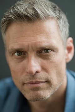 Stephen Billington interpreta Brendan