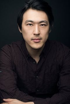 James Chen interpreta Paramedic