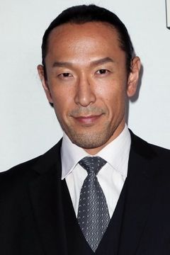 Masami Kosaka interpreta Toshiro